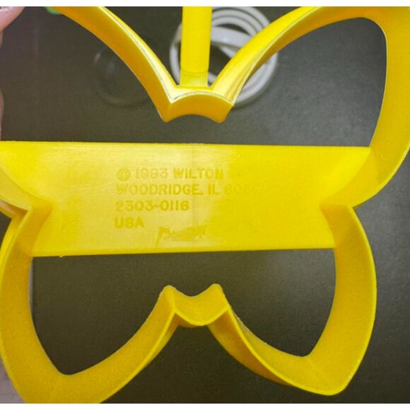 Vtg Cookie Cutters & Round Dough Cutters Lot Some Wilton - Picture 2 of 4